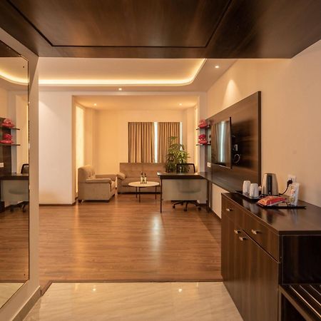 Goldfinch Hotel Бангалор Екстериор снимка